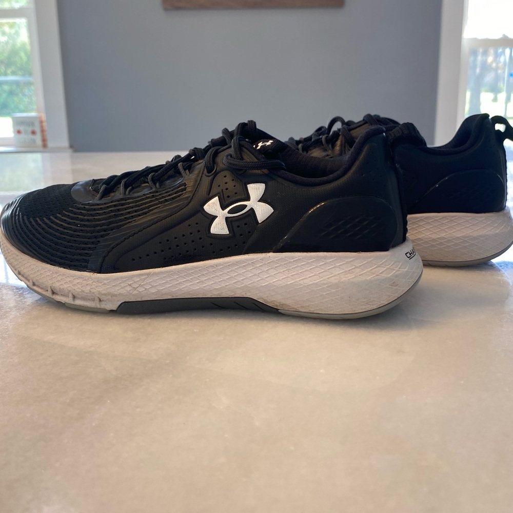 Men’s Under Amour Charged Running Shoe Size 8.5